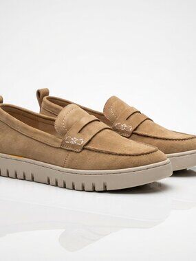 ANNE KLEIN Kinetic Penny Loafers Tan Sand Faux Suede Shoes Sz 7